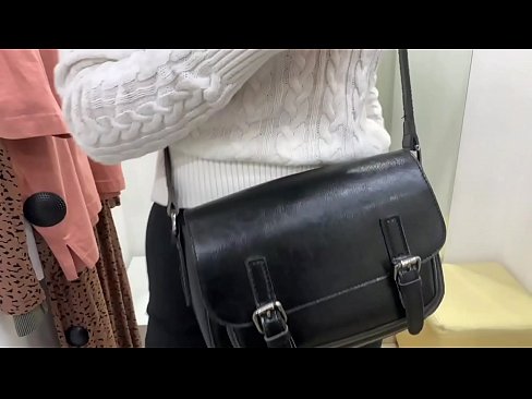 ❤️ فٹنگ روم میں ڈلڈو کے ساتھ نوجوان کتیا فیرل بیری کی عوامی مشت زنی ❤❌  فحش میں ur.porno24-7.ru