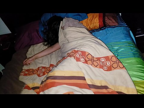 ❤️ سوتیلی ماں سوتی ہوئی اپنی نوجوان سوتیلی ماں کو پیٹ رہا ہے۔ ❤❌  فحش میں ur.porno24-7.ru